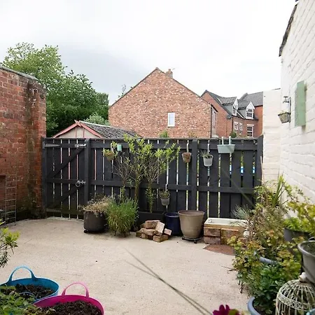 Bridge Terrace - Spacious Living Area, Well Designed & Wood Burner Hébergement de vacances *