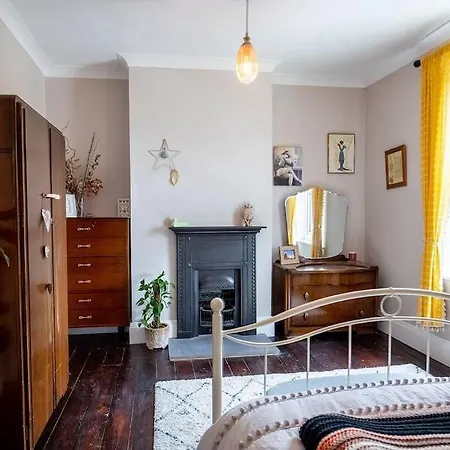 Feriehus Bridge Terrace - Spacious Living Area, Well Designed & Wood Burner