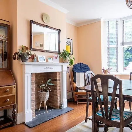 Bridge Terrace - Spacious Living Area, Well Designed & Wood Burner Northallerton