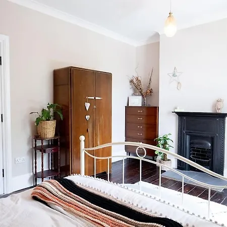 Bridge Terrace - Spacious Living Area, Well Designed & Wood Burner *