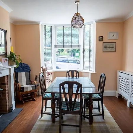 Bridge Terrace - Spacious Living Area, Well Designed & Wood Burner Northallerton