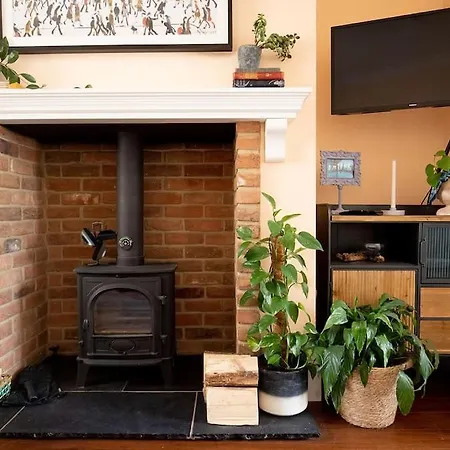 Bridge Terrace - Spacious Living Area, Well Designed & Wood Burner * Northallerton