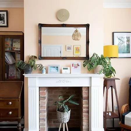 Bridge Terrace - Spacious Living Area, Well Designed & Wood Burner *