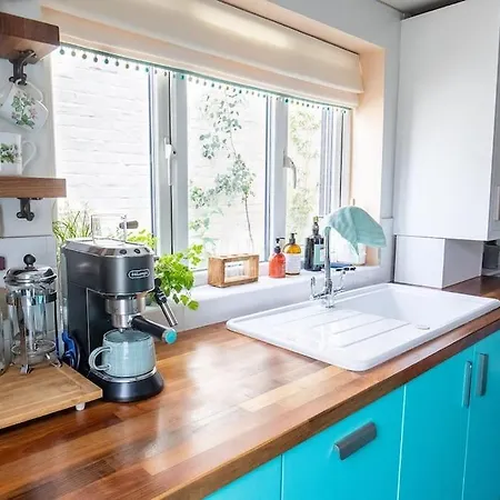 Bridge Terrace - Spacious Living Area, Well Designed & Wood Burner *