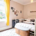 Bridge Terrace - Spacious Living Area, Well Designed & Wood Burner *