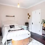 Bridge Terrace - Spacious Living Area, Well Designed & Wood Burner Nyaraló *