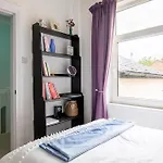 Bridge Terrace - Spacious Living Area, Well Designed & Wood Burner Nyaraló