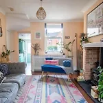 Bridge Terrace - Spacious Living Area, Well Designed & Wood Burner Nyaraló